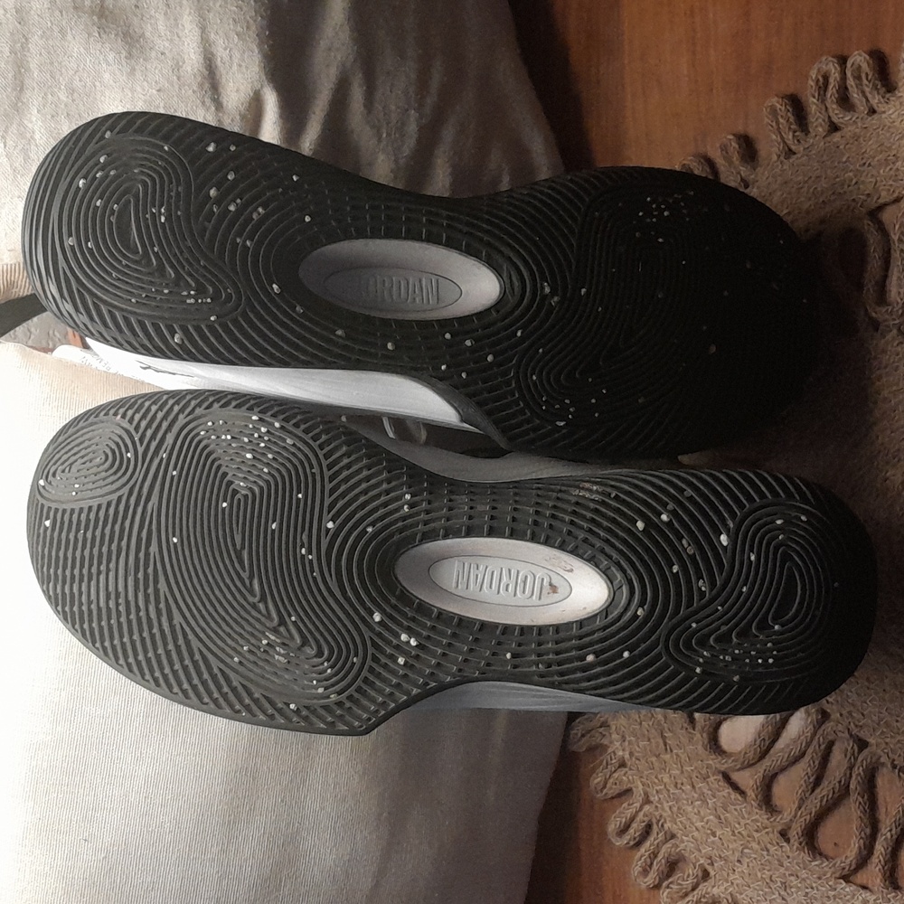 Men's Jordan White and Black Low-Top Athletic Sneakers - Picture 10 of 12